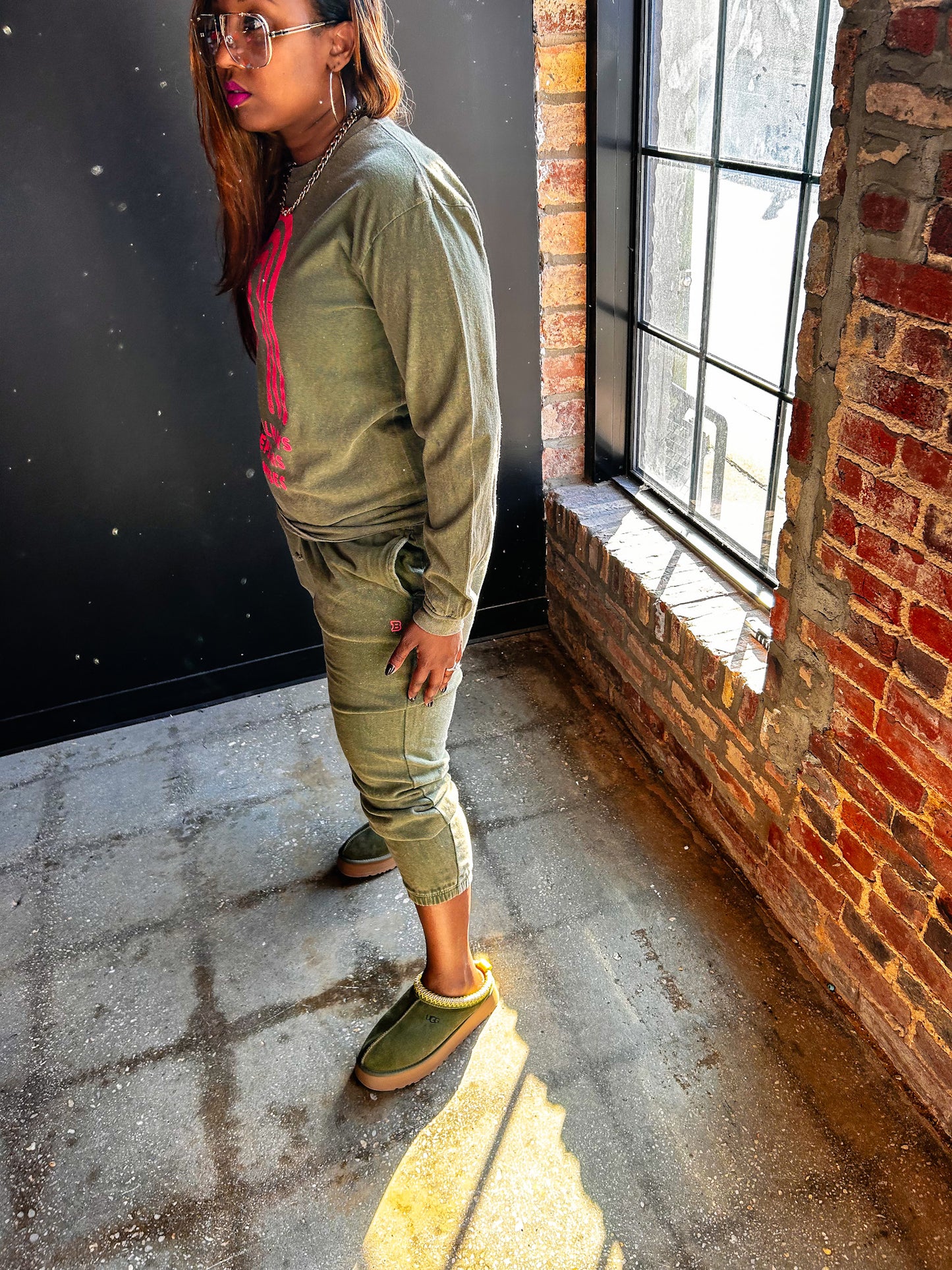 Beacon Threads LOGO Embroidered Adult/Unisex Sweatpants (Mineral Wash)