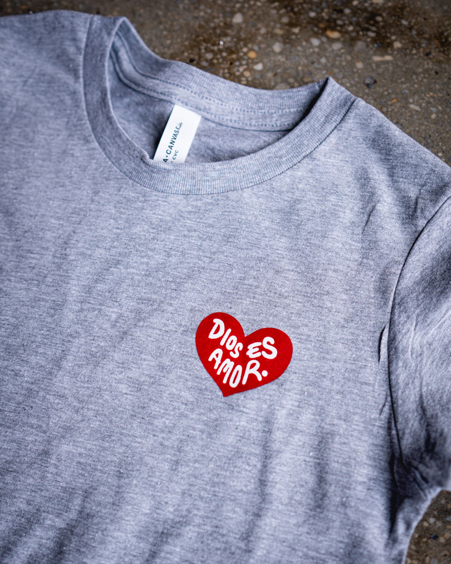 Dios Es Amor Kids T-shirt