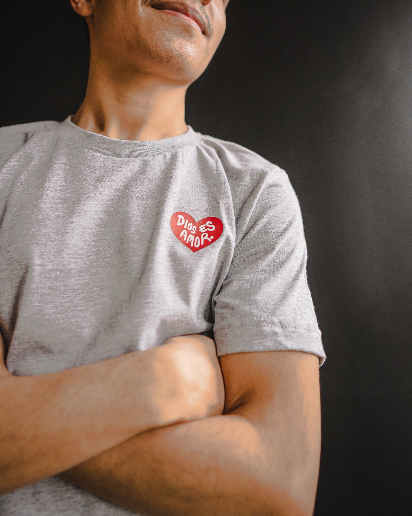 Dios Es Amor Adult Box T-shirt