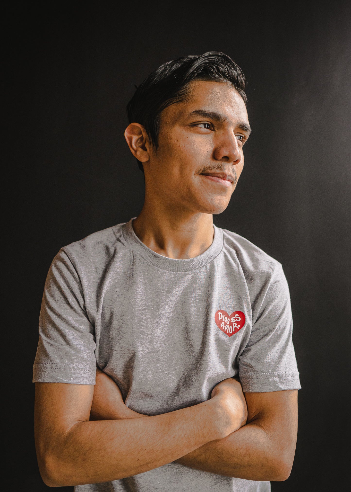 Dios Es Amor Adult Box T-shirt
